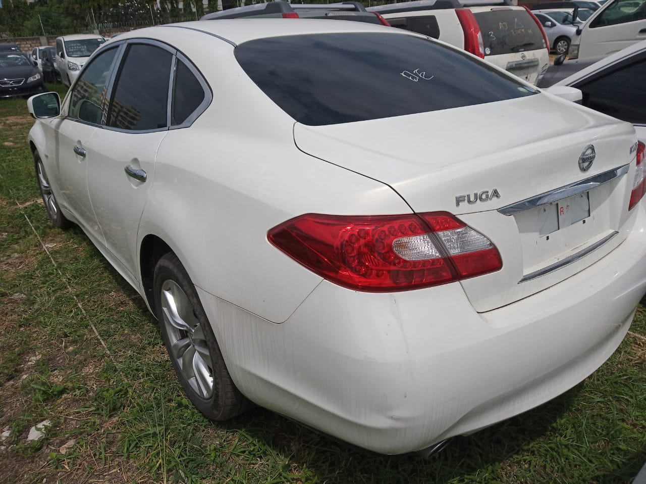 Nissan fuga 2019